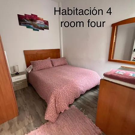 Quarto em Acomodações Particulares House In Málaga
